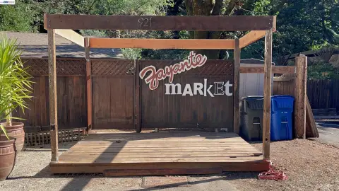 Grocery Market with Deli