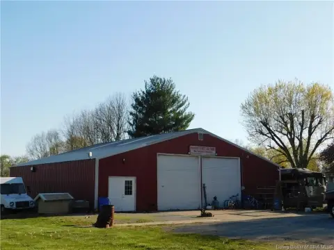 Salem, IN Garage with Office