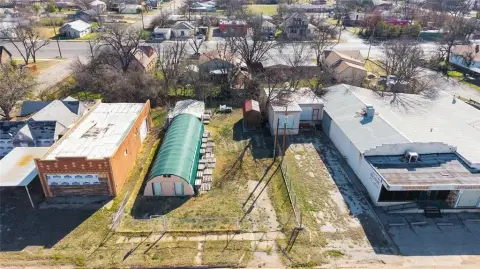 Commercial Lot with Greenhouse in Coleman