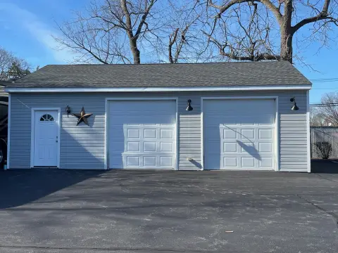 Greenlawn Garage with Parking
