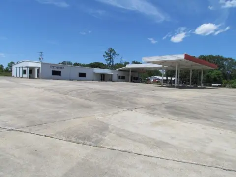 Truck Stop With Restaurant Space