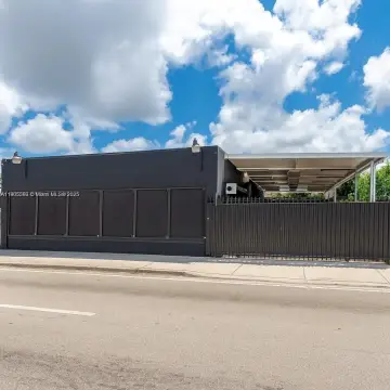 Versatile Commercial Space in Miami