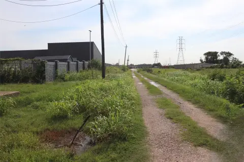 Warehouse Property on Acreage