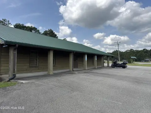 Versatile Commercial Building For Lease