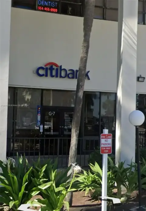 Commercial Investment Opportunity in Hollywood