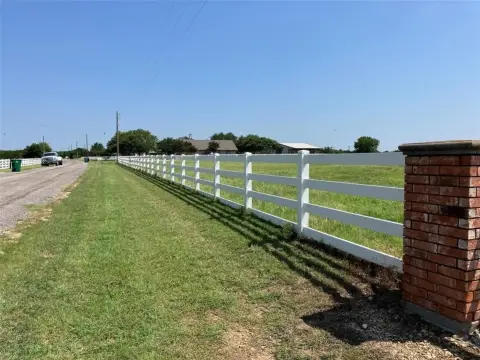 5+ Acres in White Bluff