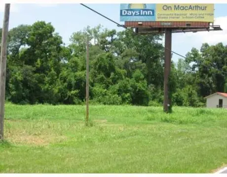 Vacant Land on MacArthur Drive