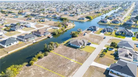 Waterfront Lot in Cape Coral