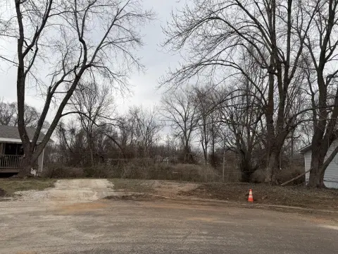 Vacant Lot in Quiet Culdesac