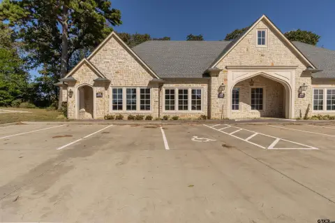 Two-Suite Office Building in Tyler
