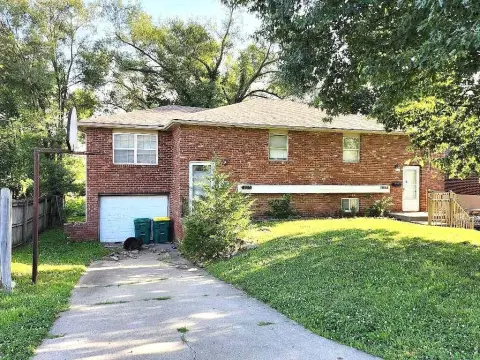 Duplex with Finished Lower Level