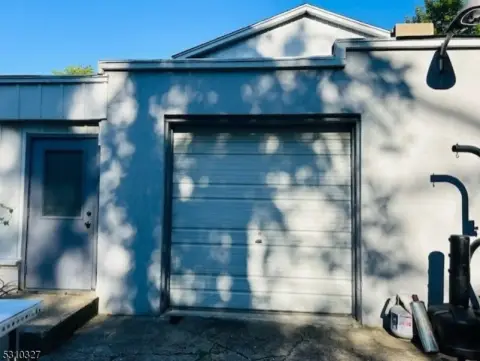 Garage with Electric and Parking