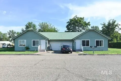 Well-Maintained Duplex Near Downtown