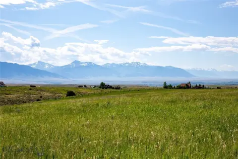Land with Panoramic Mountain Views