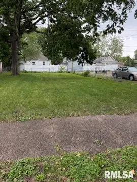 Residential Lot in Pekin, Illinois
