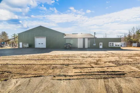 Large Commercial Garage on 3.5 Acres
