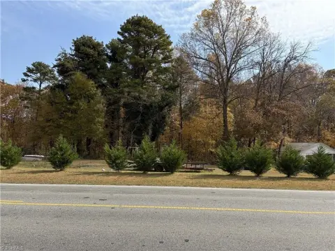 Residential Land in Jamestown, NC