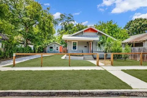 Remodeled Triplex Near Downtown