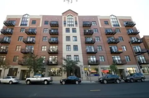 West Loop Retail/Office Opportunity