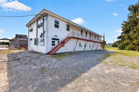 10-Unit Apartment Building