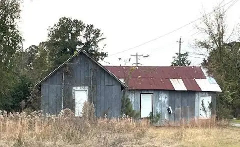 Manning Mini-Warehouse on Large Lot