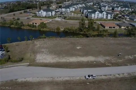 Waterfront Lot in Cape Coral