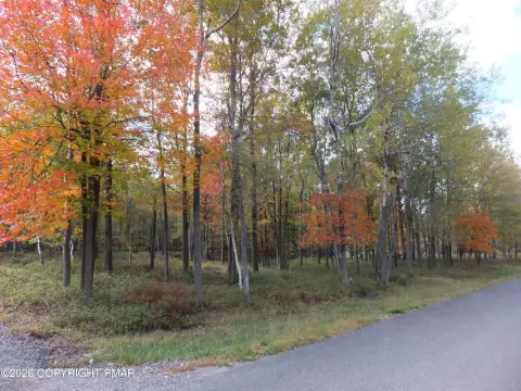Buildable Lot in Brier Crest