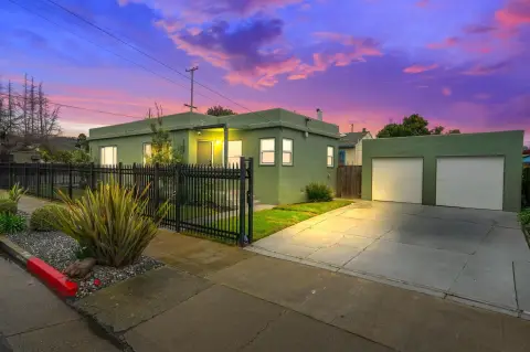 Updated Duplex in Oakland's Ivywood