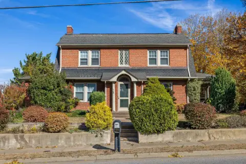 Commercial/Residential Building Near Downtown Staunton