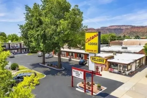 Hotel with 31 Guest Rooms