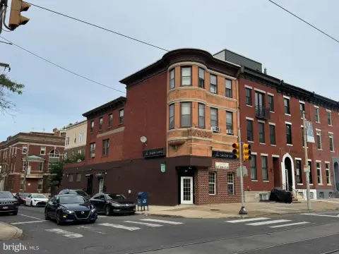 Mixed-Use Building in Fairmount