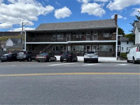 8-Unit Apartment Building