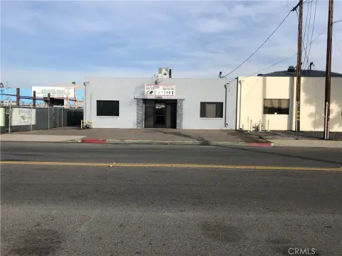 Industrial Building with Enclosed Yard