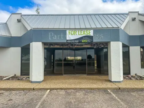 Retail/Office Space on E University