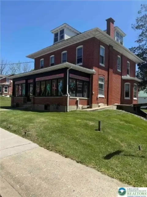 Versatile Office Building Near Kutztown