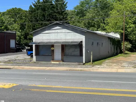Commercial Building on Geer Hwy