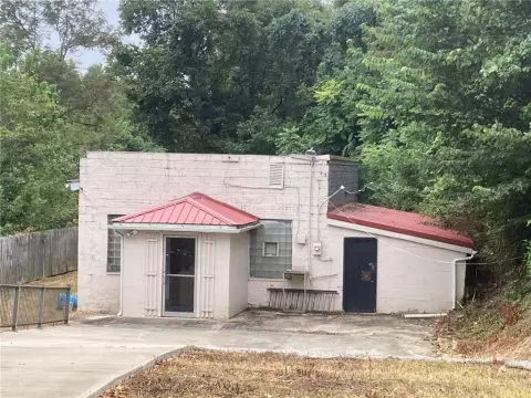 Centerville Commercial Building For Sale