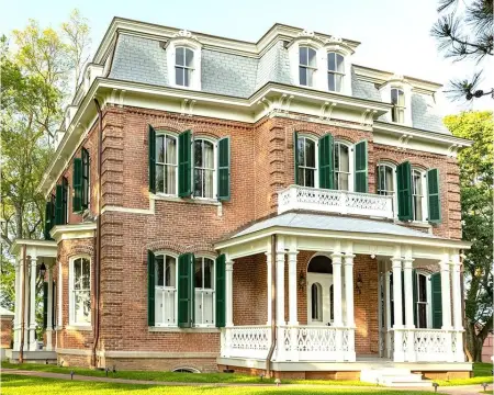 Historic Estate: Grandeur and Convenience