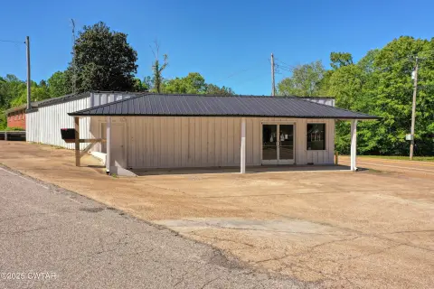 Retail Opportunity Near Lake Halford