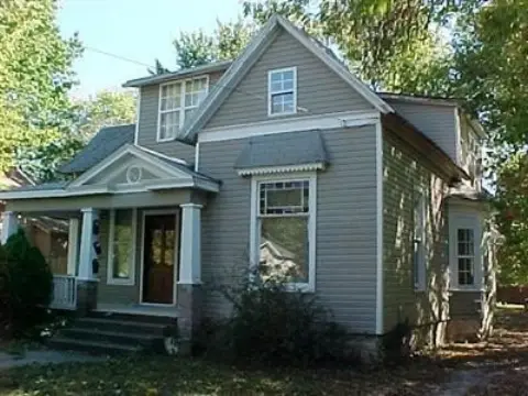 Duplex on Grant Avenue Parkway