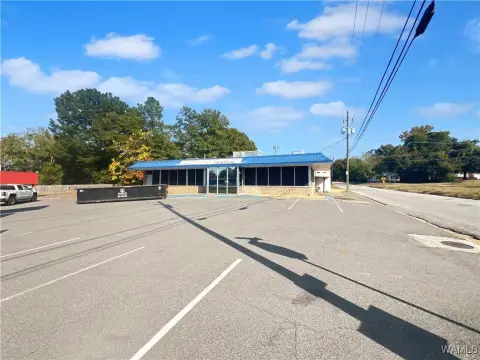 Retail Space on Busy Boulevard