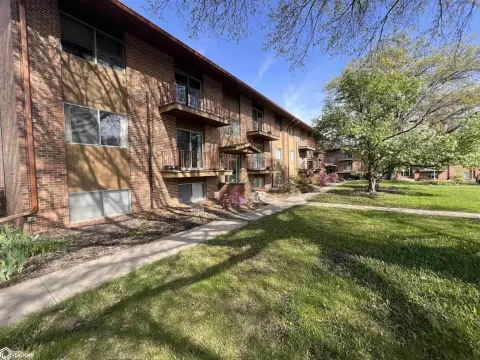 Fairfield IA Condo Units Package