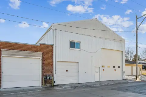 Waukon Shop with Living Quarters