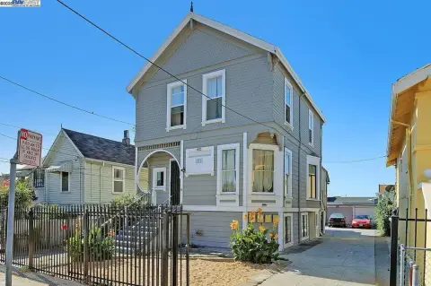 Oakland Fourplex in Fruitvale District