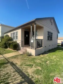 Los Angeles Triplex with Garages