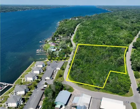 Waterfront Buildable Lot in Morristown