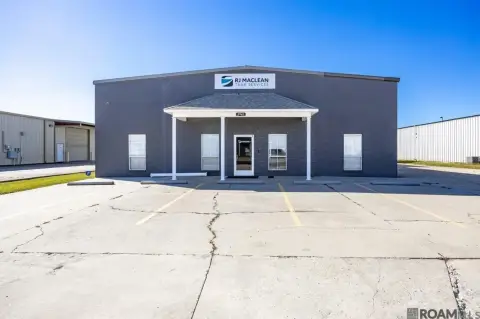 Gonzales Office Warehouse with Fenced Yard