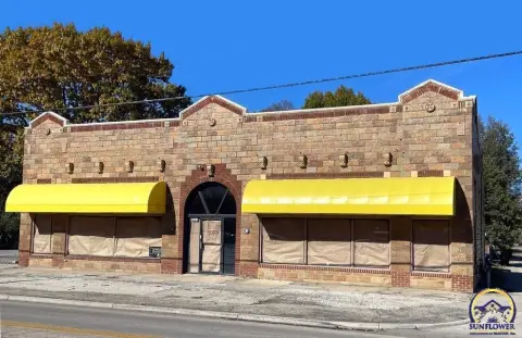 Art-Deco Building Near Washburn University