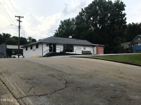 Restaurant Building on Corner Lot