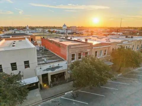 Historic Corsicana Building on Beaton